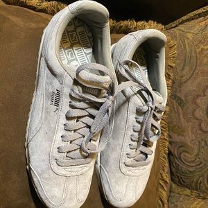 Gray Puma tennis shoes